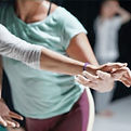 dancer-support-hand-contact-improvisatio