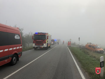 Auffahrunfall mit Gefahrgut auf der Staatstraße 2078 bei Kirchdorf