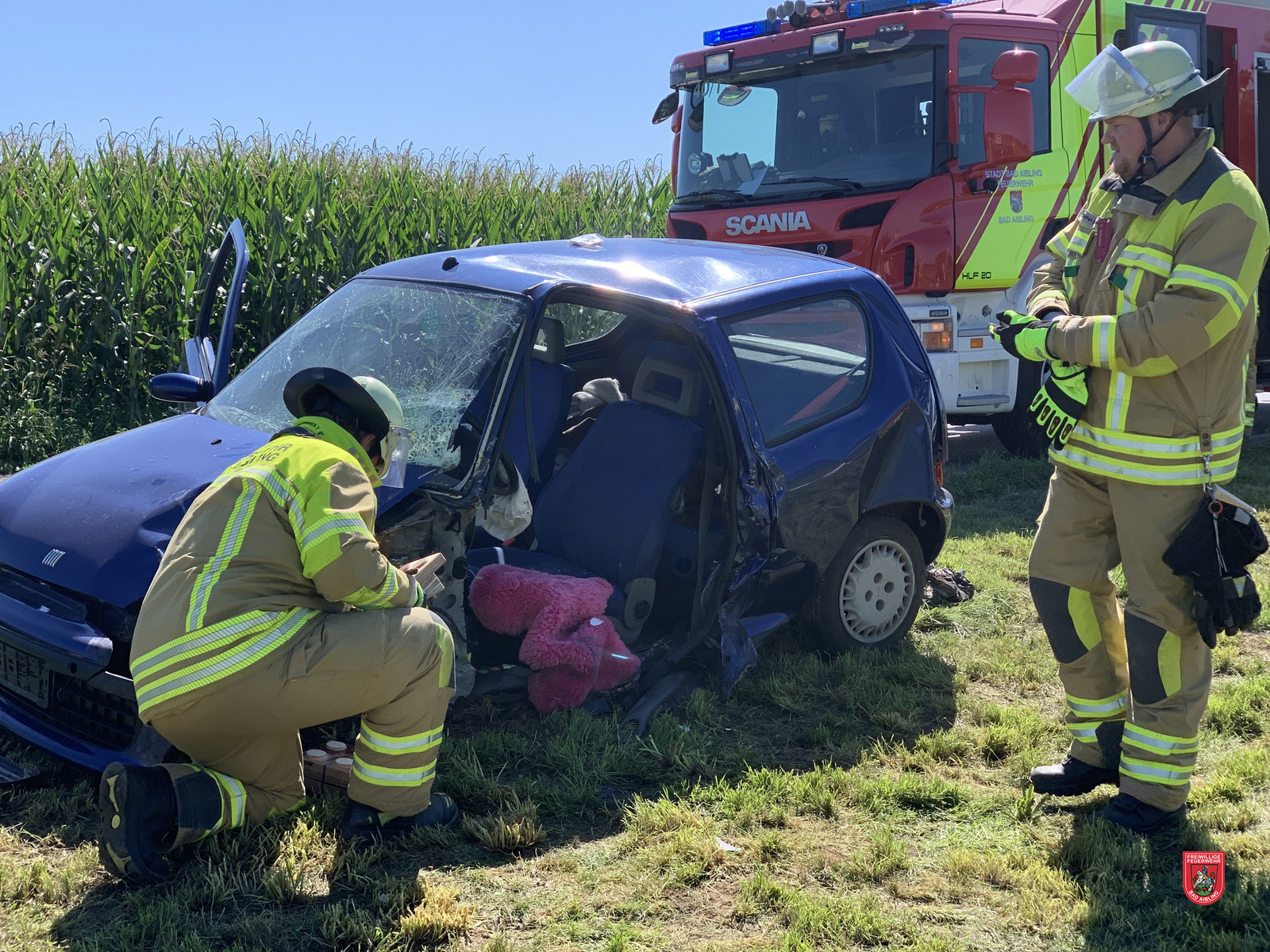 Schwerer Verkehrsunfall mit eingeklemmter Person