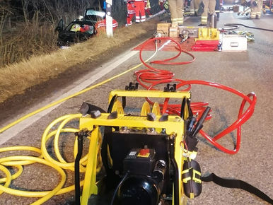 Verkehrsunfall mit eingeklemmter Person