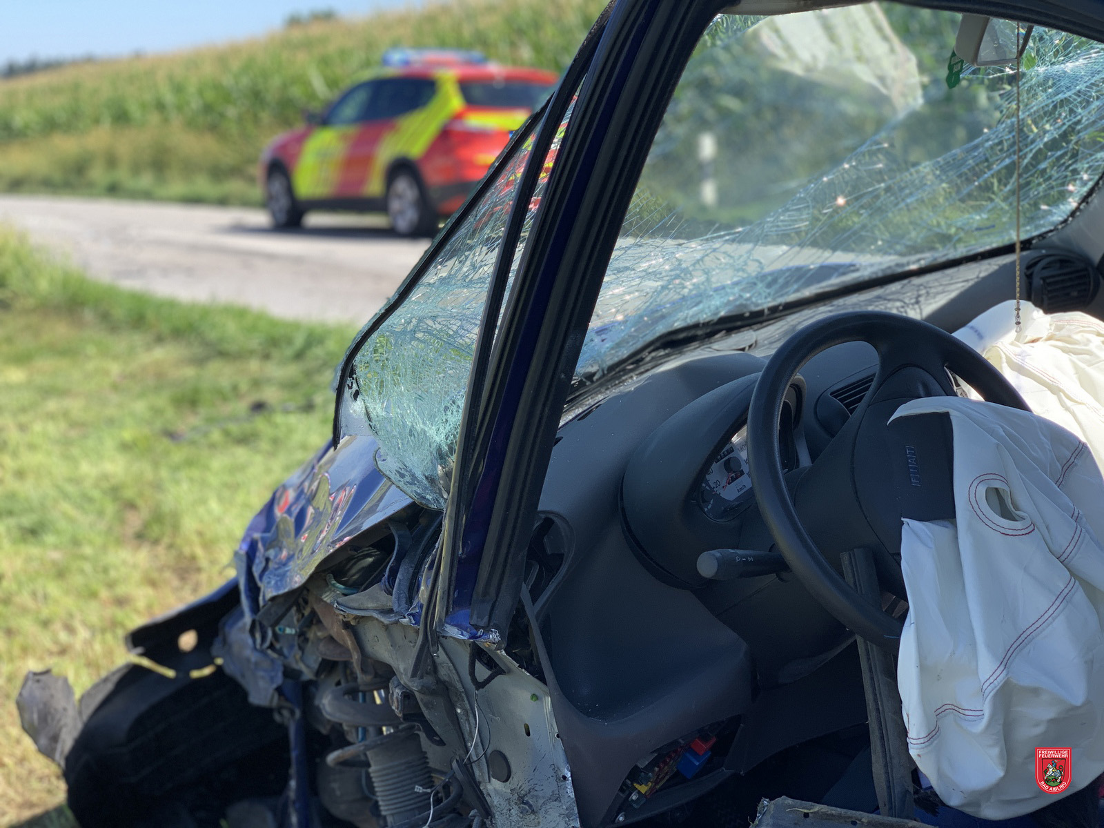 Schwerer Verkehrsunfall mit eingeklemmter Person