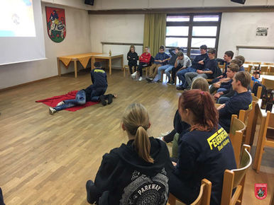 Erste-Hilfe Kurs für die Jugendfeuerwehr
