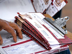¿Deben los gobernadores recibir dinero de programas sociales?