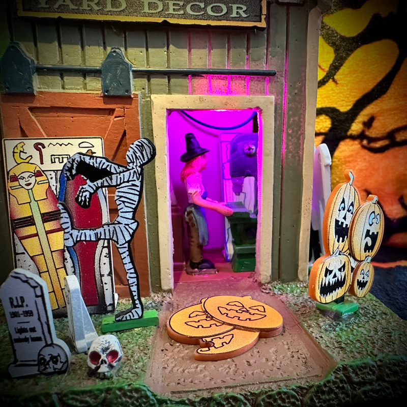 Thumbnail: Lemax Spooky Town Samantha's Supernatural
