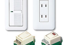 コンセント交換・増設工事を行う住宅電気設備サービス