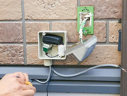 防犯カメラ設置 電気の便利屋 エアコンの取り付けならホームsos 日本