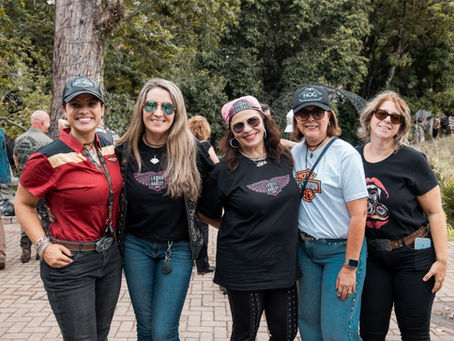 Elas no Comando: Um Registro do Dia das Mulheres + Welcome Riders