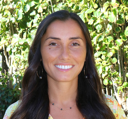 Momi Hannemann headshot_edited.jpg