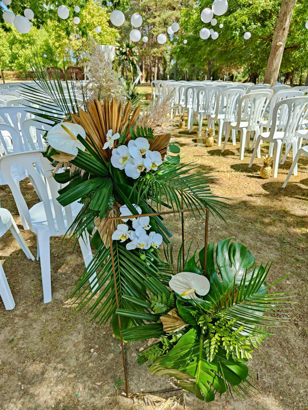 Sellette florale à l'entrée de l'espace cérémonie laïque