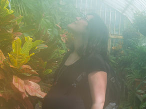 Ânia Freitas Doulas in the Belfast Botanical Gardens