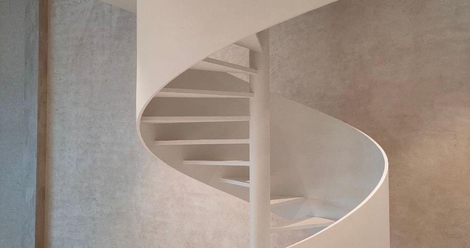 Гвинтові металеві сходи фото