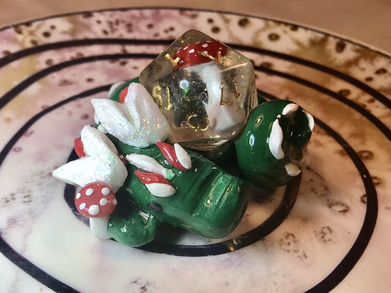 Sleepy Dice Dragon- Amanita / dark green draggo