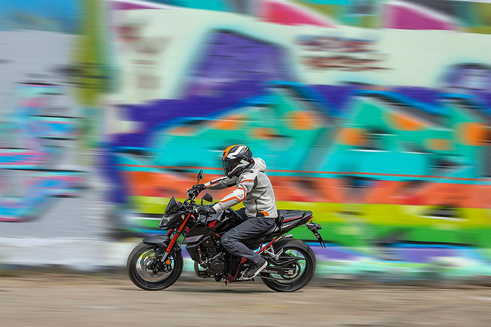 Miniaturbild: MACNA Risant perforierte Motorrad Leder- / Textiljacke