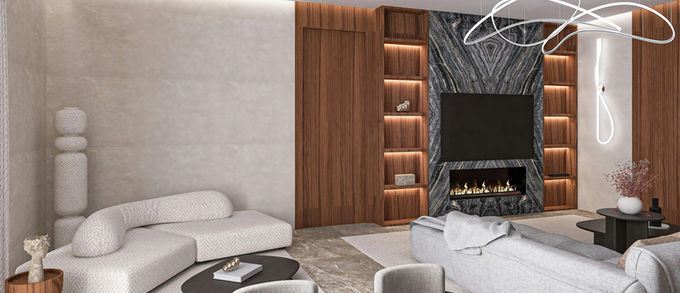 Salon moderne italien 2026 avec mur ivoire, bibliothèque en bois noyer autour de la cheminée et télévision, marbre noir et gris au-dessus de la TV, sol en marbre ivoire et beige, canapés en tissu ivoire, petite table basse en bois chocolat, décoration en bois noyer, table à manger avec chaises grises assorties au marbre, ambiance élégante et harmonieuse.