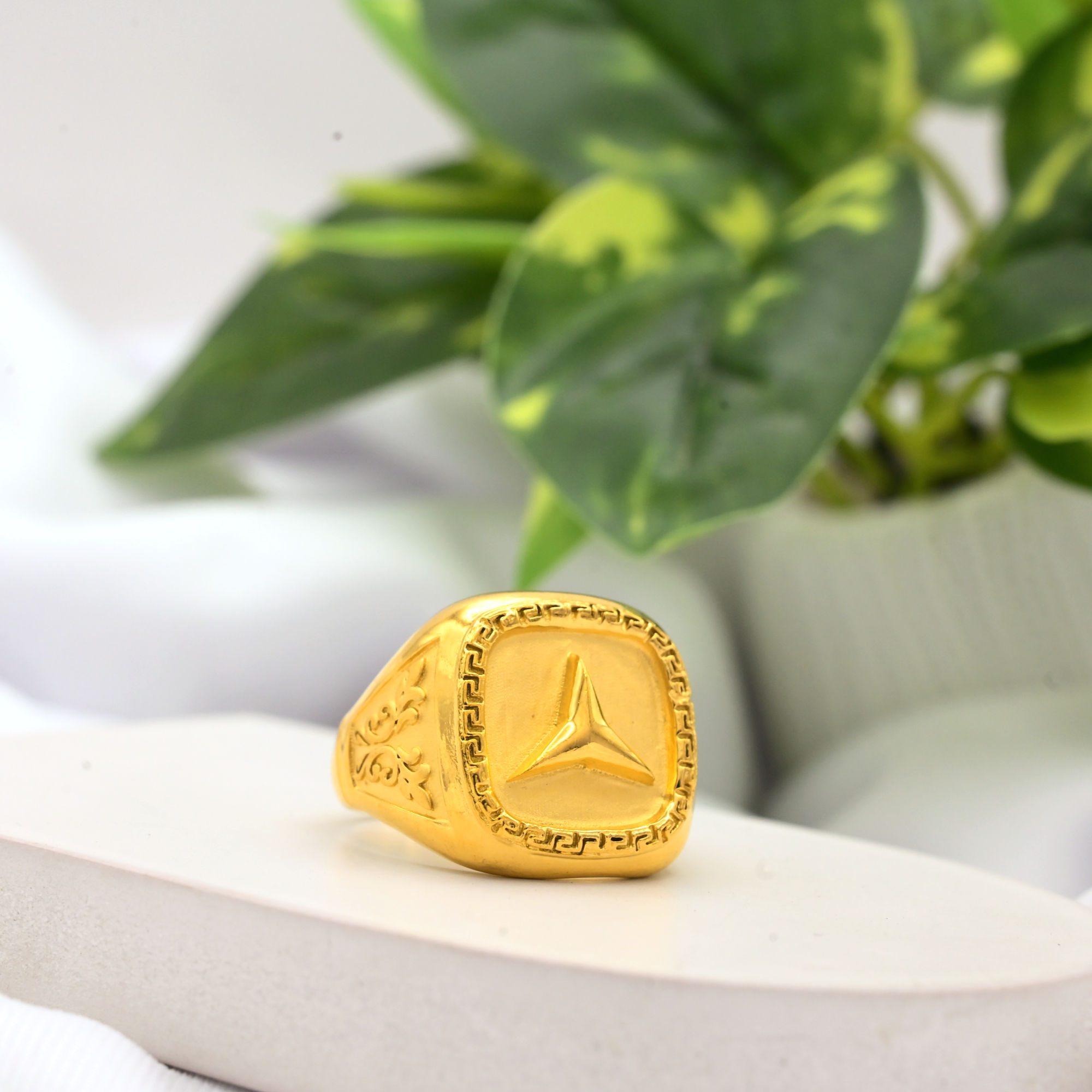 Mercedes squar ring