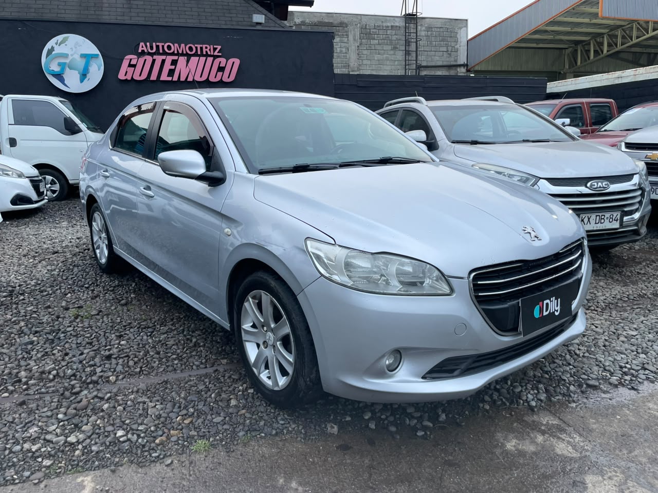 PEUGEOT 301 AILLURE 1.6 5MT BENCINA 2013