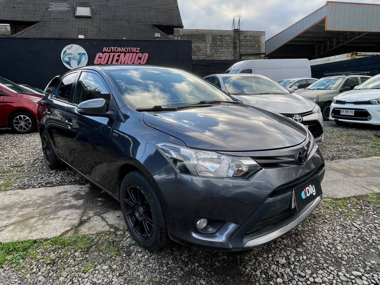 TOYOTA YARIS GLI 1.5 2015