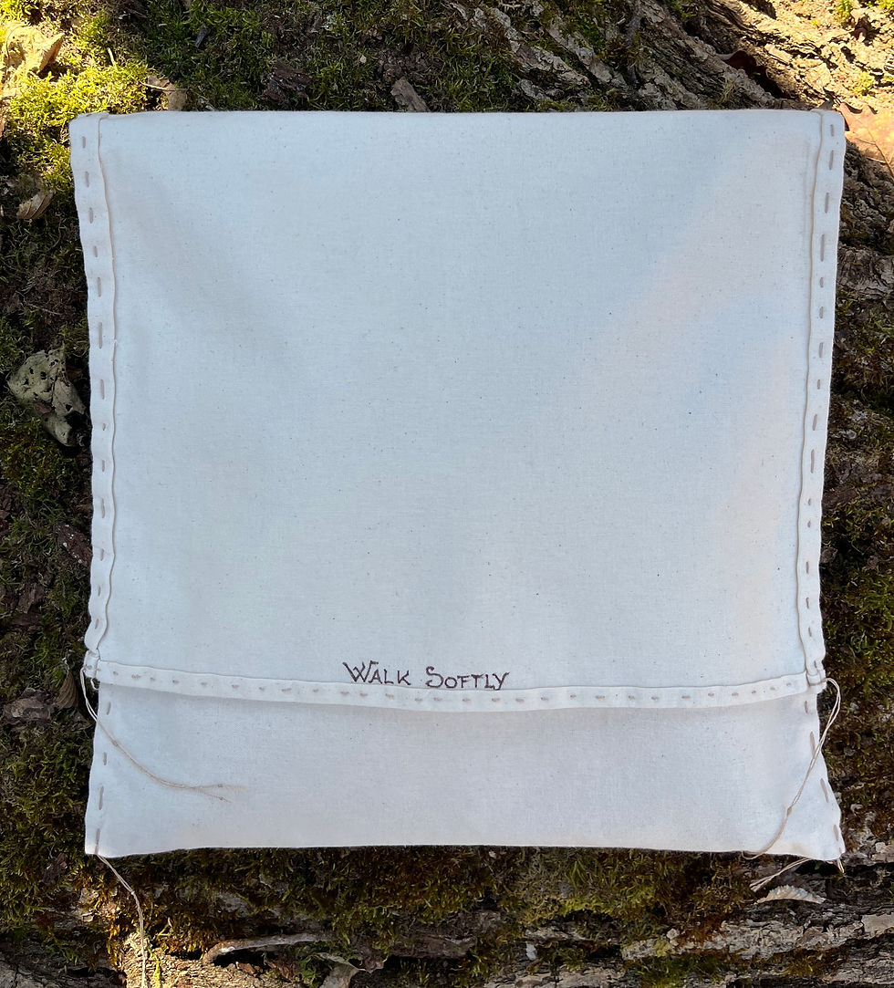 Miniature : "Walk Softly", sac en peau de cerf sauvage et perles rouges