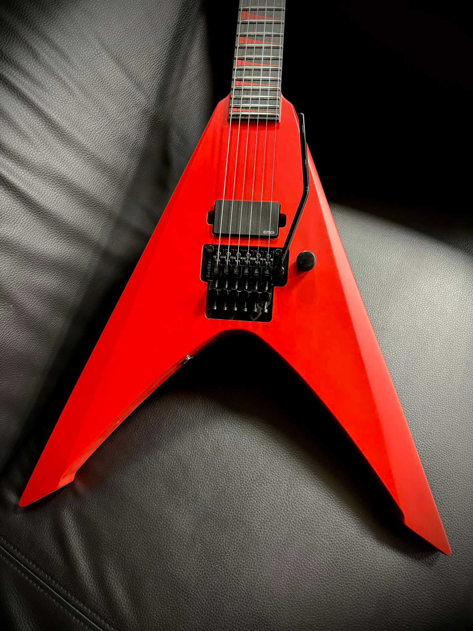 Vinci 6 Red Arrow Satin