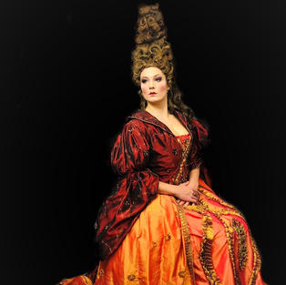 474a Madame Pompadour mit Mantel
