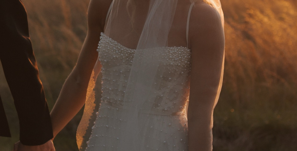 Harvest Hollow Wedding Venue chic luxury minimal wedding venue in north Alabama golden hour bride and groom photos