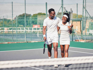 Couple playing tennis with no pain