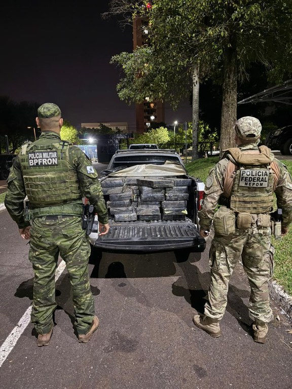 PF e PM apreendem mais de 540 kg de maconha em Foz do Iguaçu/PR