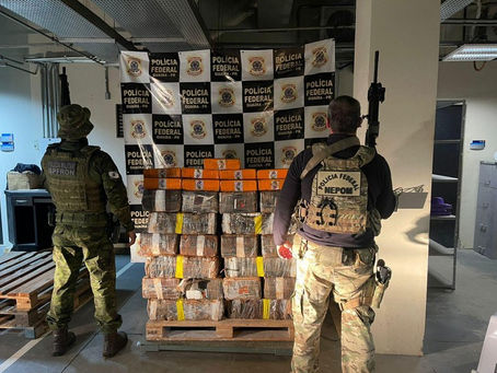 PF e BPFRON apreendem três armas e 750 kg de maconha em Guaíra/PR