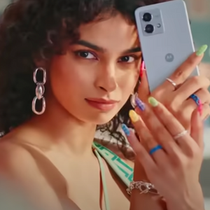 Motorola- All Eyes On You (LIFESTYLE)