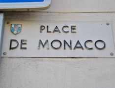 Place de Monaco à Mur de Barrez
