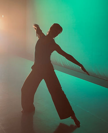 Adult dance classes at hot house dance. Adults advanced contemporary dance class.