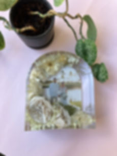 8.5x8in Resin Arch (Interchangeable Picture Frame)