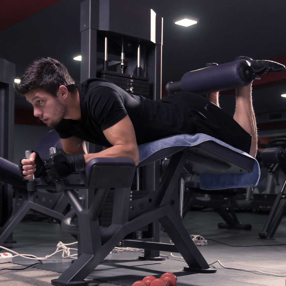 hombre haciendo femoral acostado