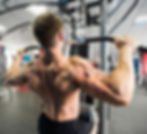 hombre haciendo remo.