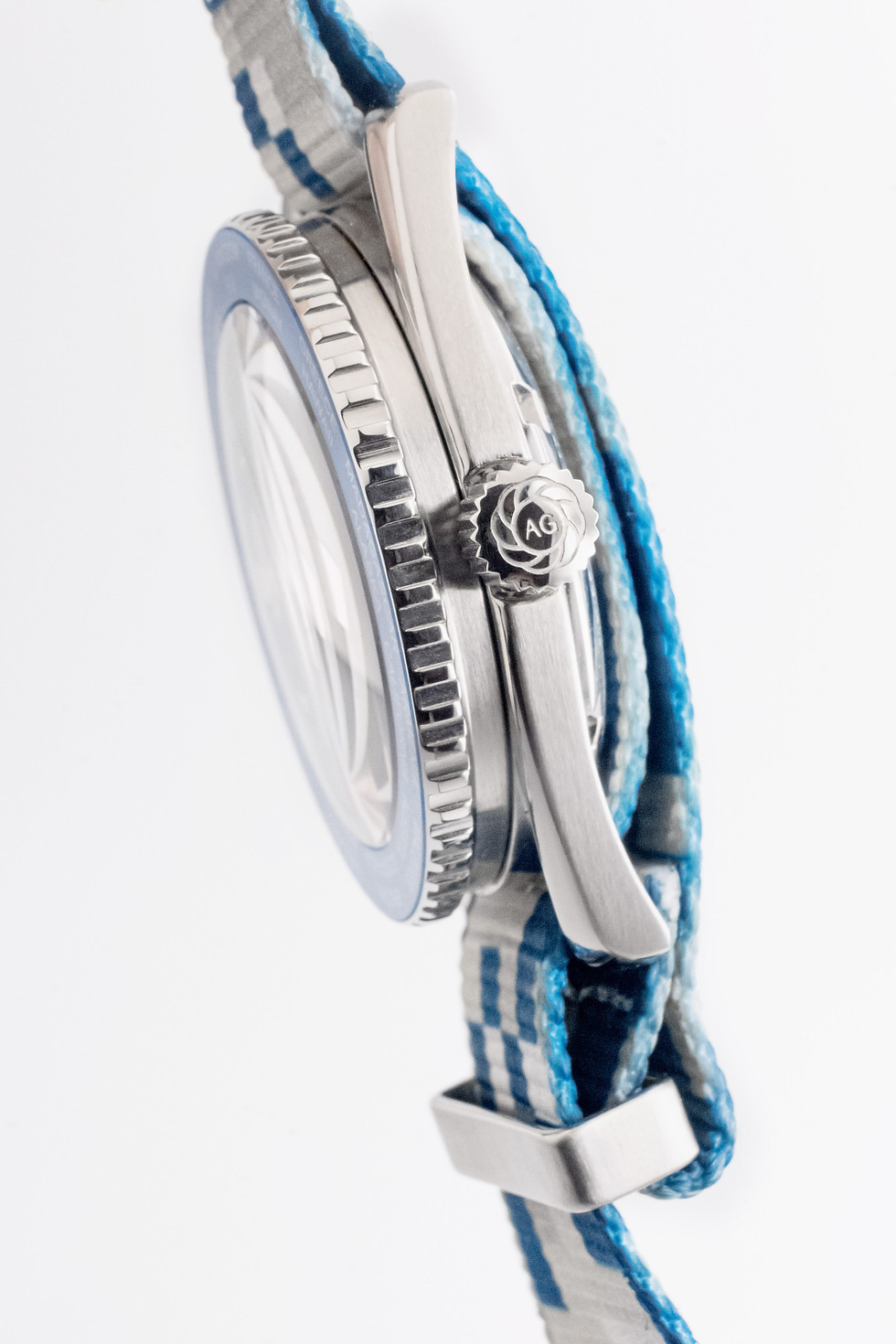 Thumbnail: Avedis Gabriel "Baroudeur" watch with white rotating bezel and world map dial and camo blue NATO strap
