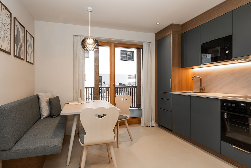 Esszimmer mit Küche und Eckbank