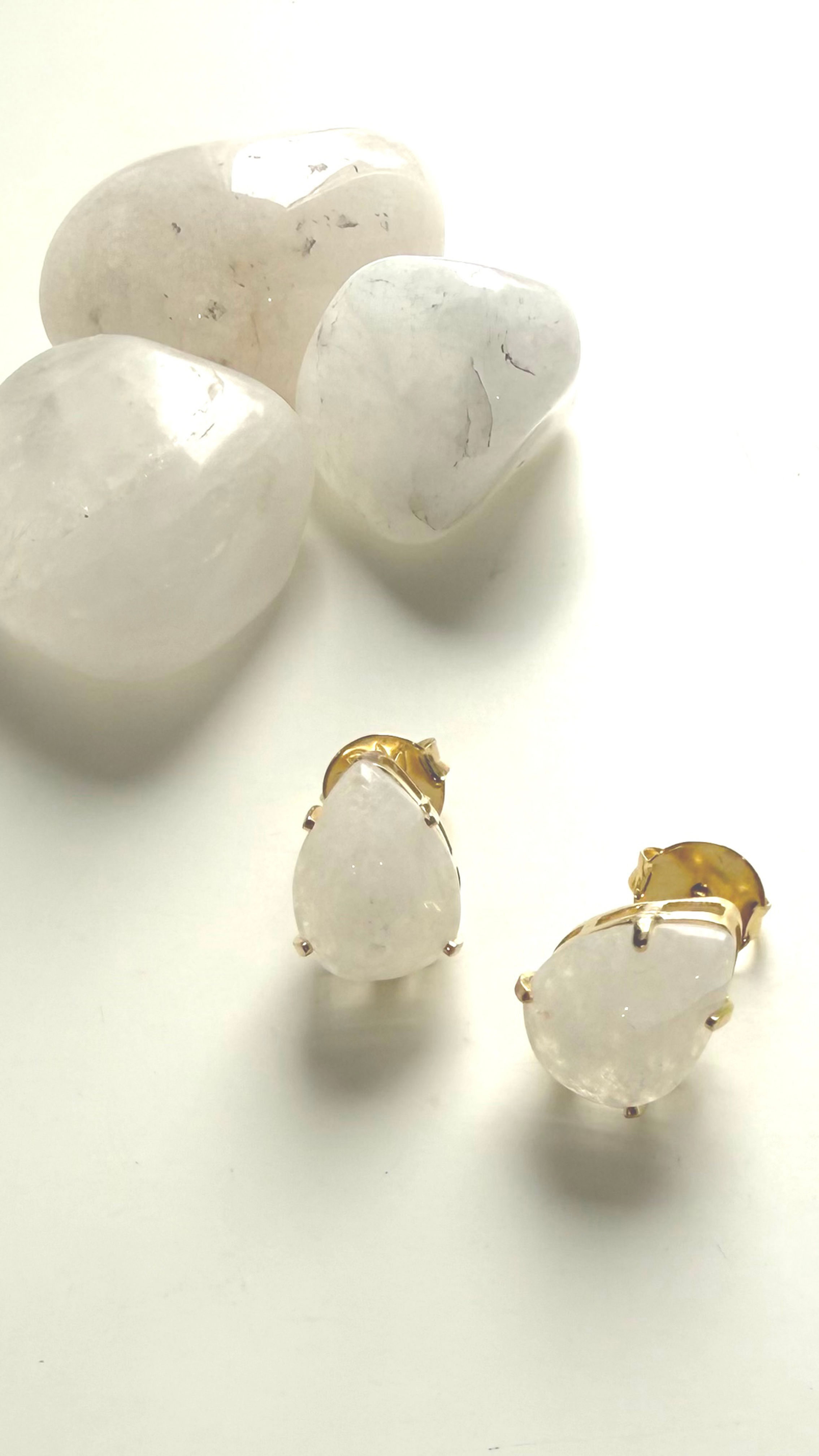 Brincos Quartzo Leitoso Gota Folheados