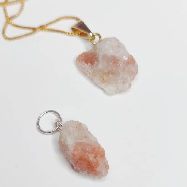 Pingente Pedra do Sol Dourado ou Prateado Bijuteria