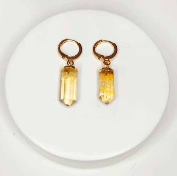 Brinco Citrino Ponta Dourado Semijoia pedras naturais cristal