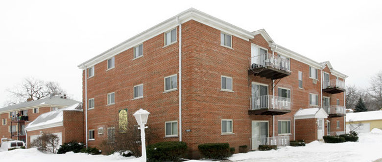 1653-oakwood-ave-des-plaines-il-primary-photo.jpg