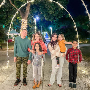 Holiday Family photo at the Edison Ford Estates