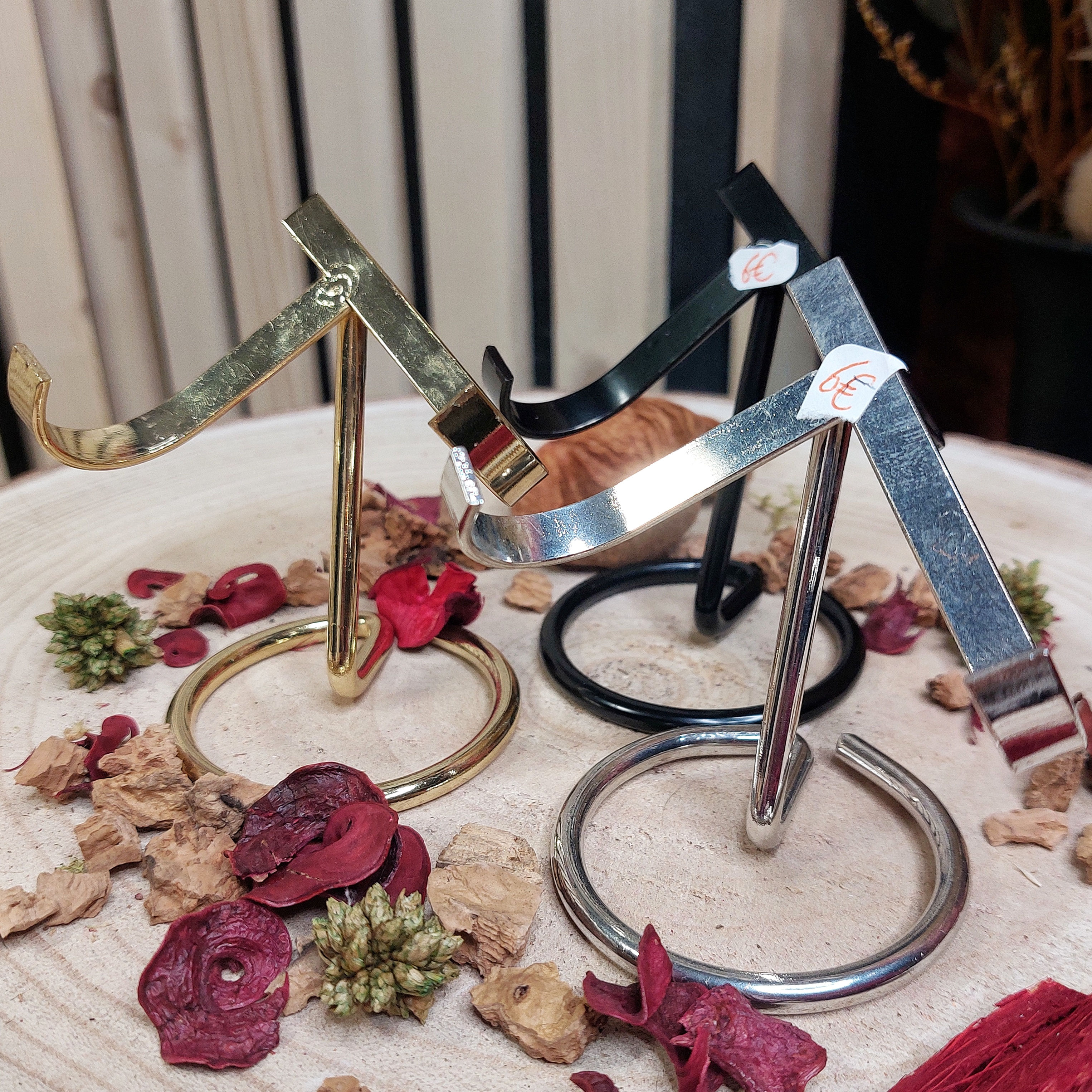 Présentoirs en métal pour lunes et cœurs - 7,5cm