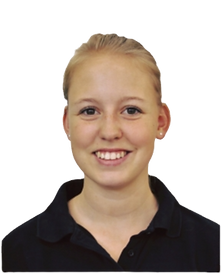 Sarah Mueller, lachende Frau, schwarzes Hemd, blonde Haare