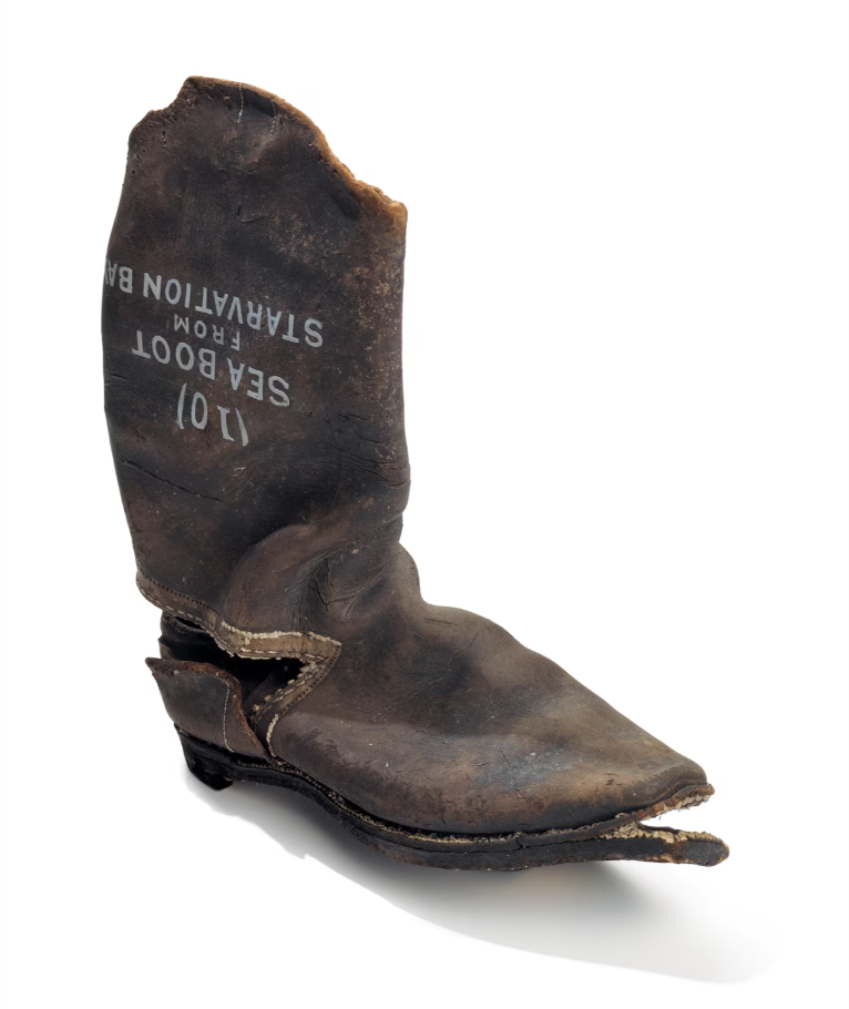 Uma busca em 1878-79 descobriu uma bota da Marinha Britânica no continente – o ponto mais distante conhecido alcançado pela tripulação da expedição.