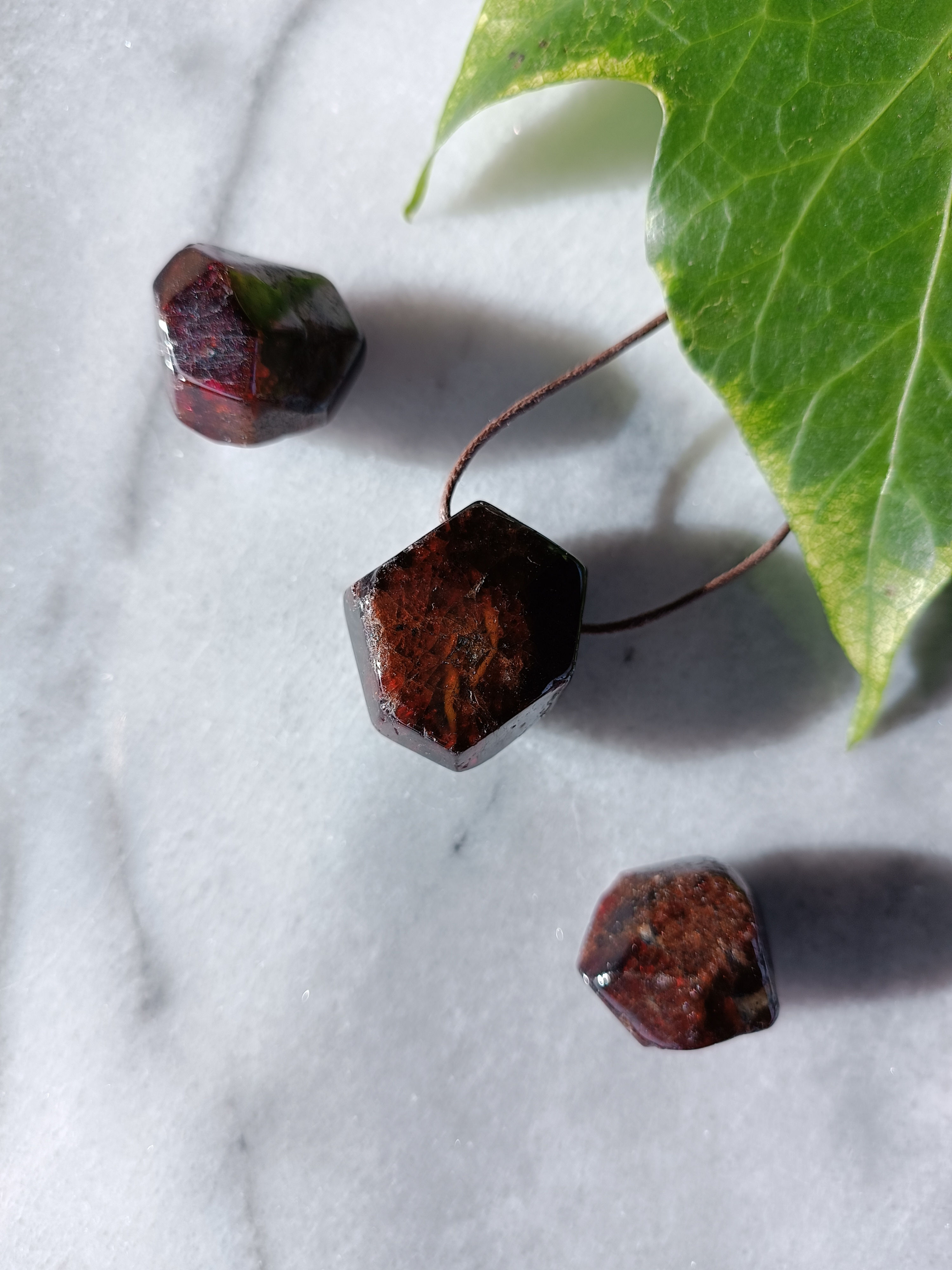 Granat Anhänger - Stärke, Stabilität, Halt, Hoffnung, Erfolg