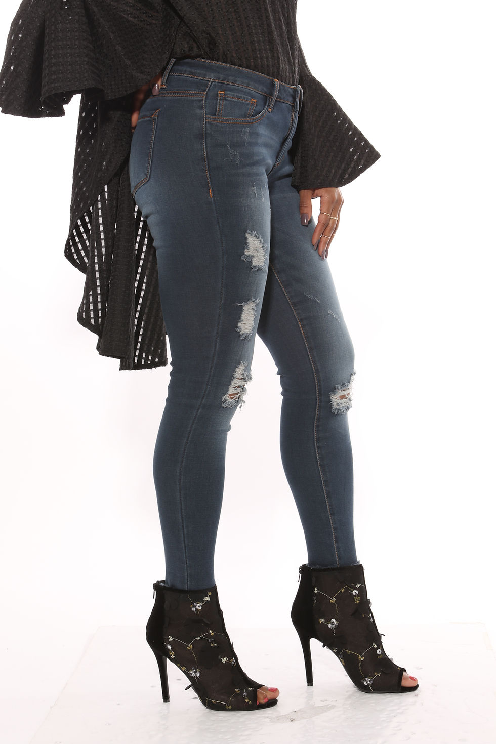 Thumbnail: Curvy Lady Ripped Jeans