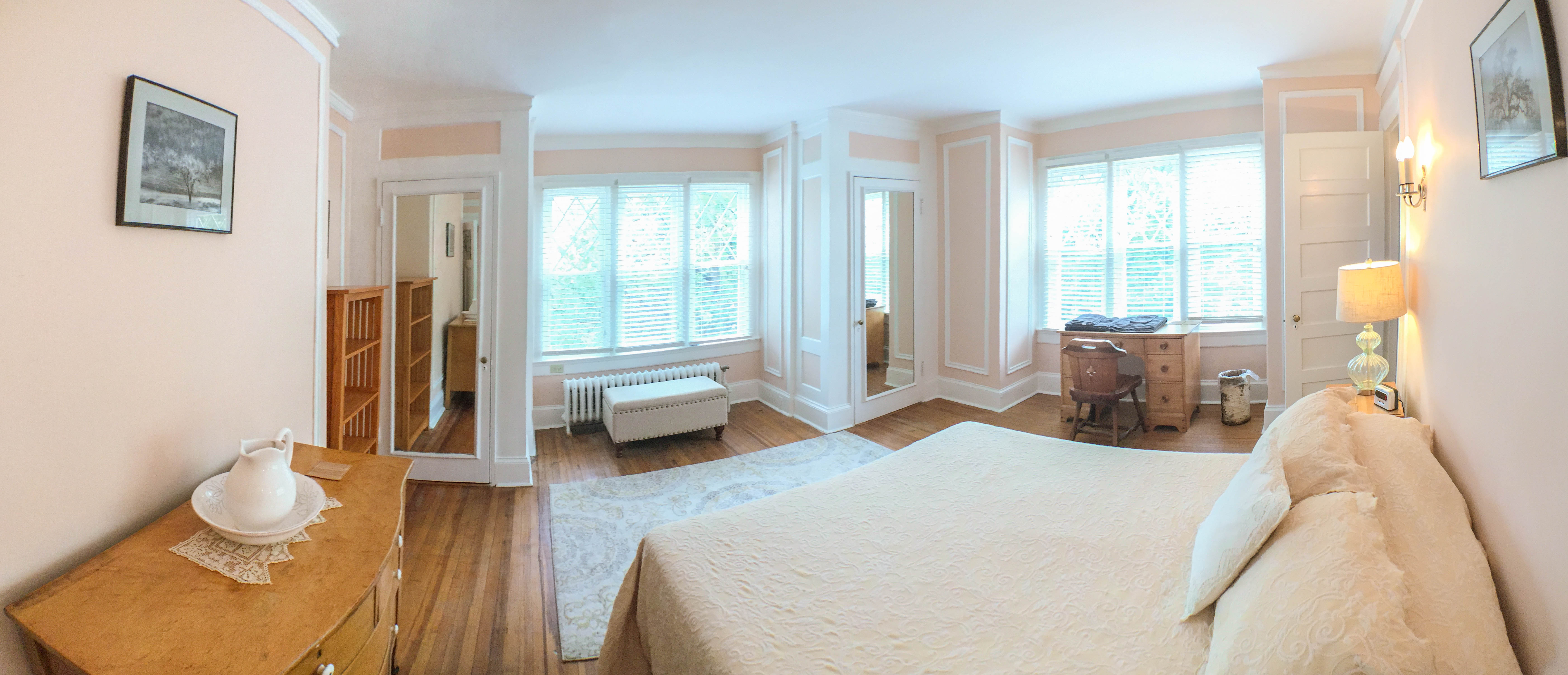 Queen Bedroom, 2nd floor
