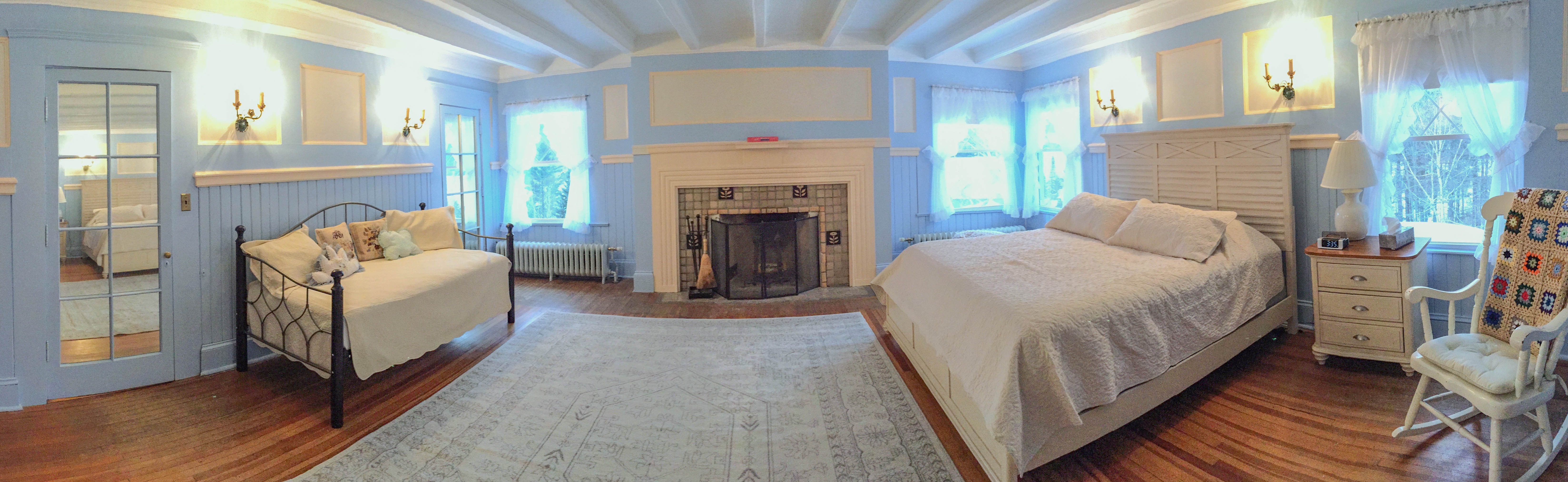 King Bedroom, 2nd Floor