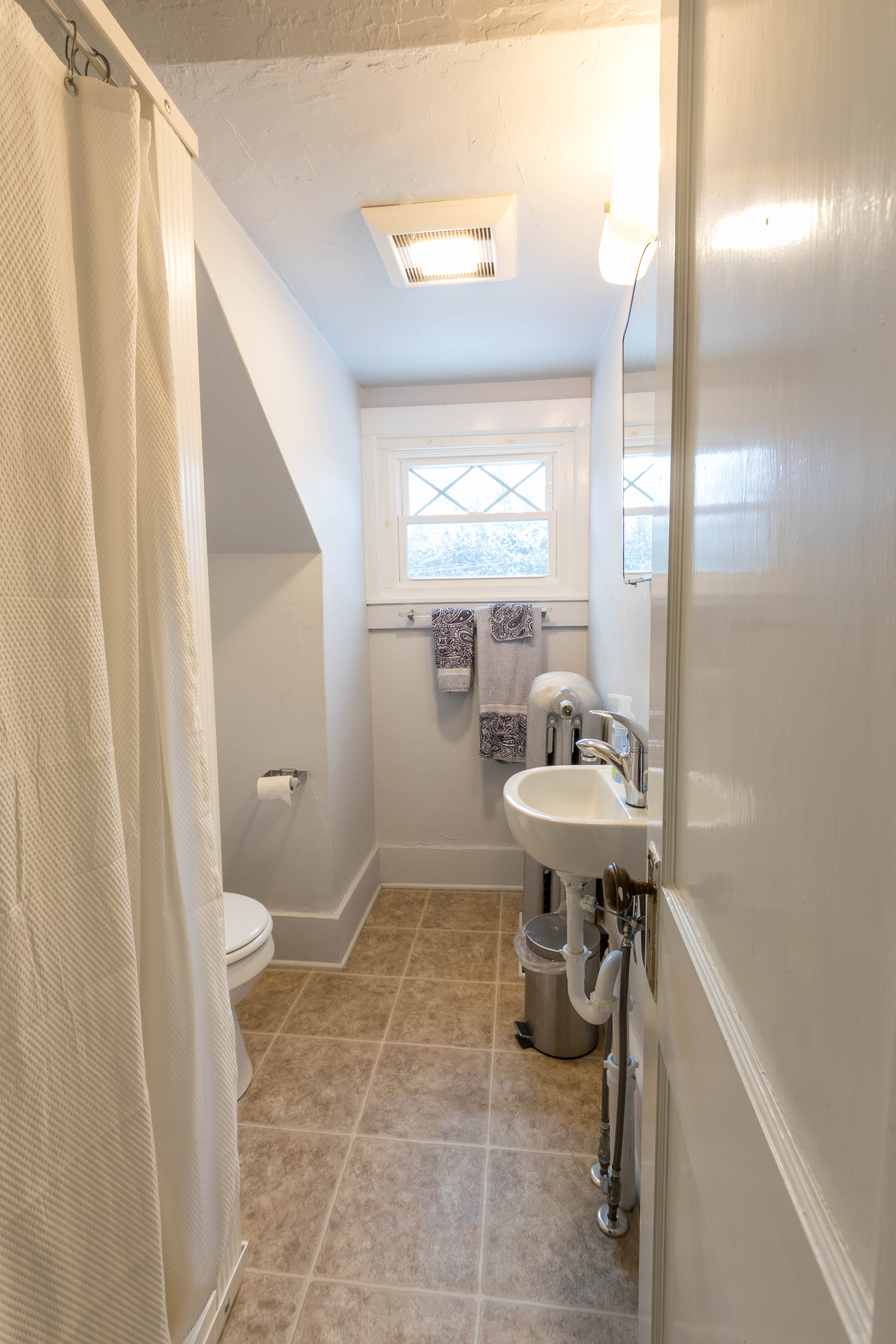 Full Bathroom, 3rd Floor