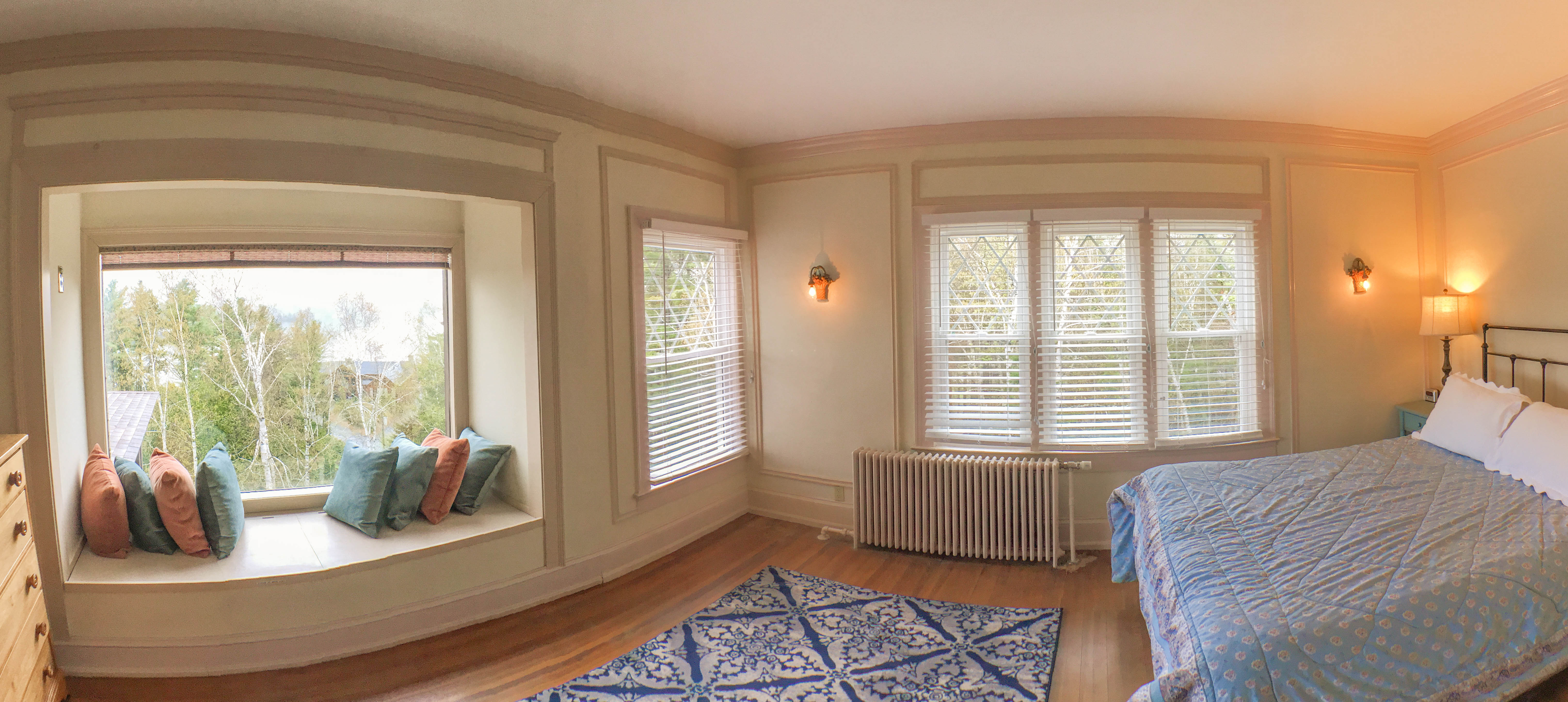 Queen Bedroom, 2nd Floor